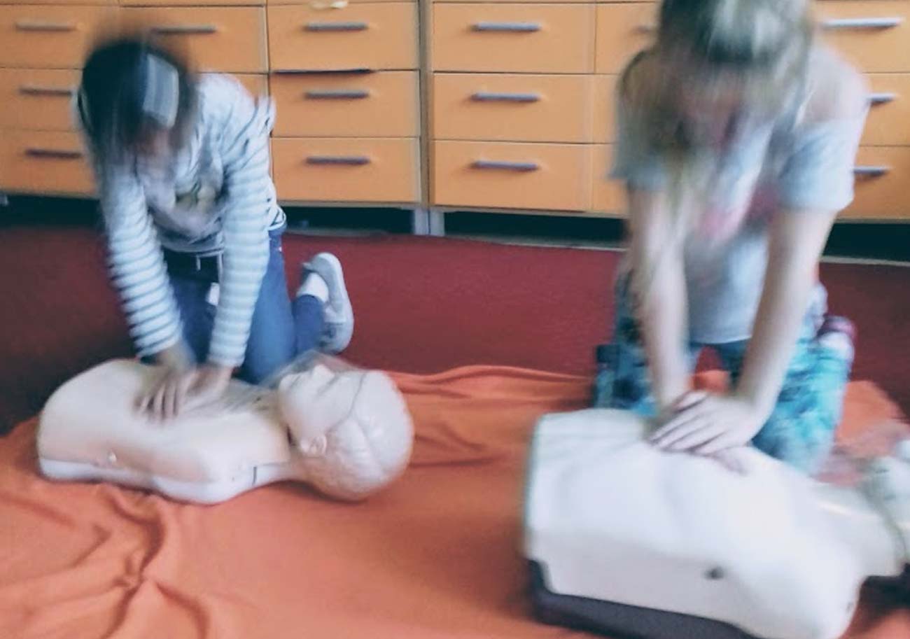 Szkolenie z pierwszej pomocy dla dzieci i młodzieży pokazy i wydarzenia Wrocław kurs pierwszej pomocy Bezpłatny kurs pierwszej pomocy Wrocław