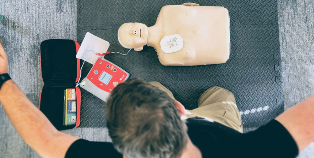 AED - automatyczny defibrylator zewnętrzny. Szkolenie z pierwszej pomocy Wrocław