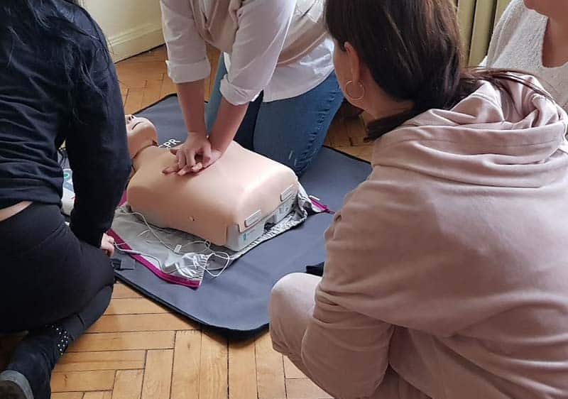 Kurs pierwszej pomocy w firmie Wrocław szkolenie z pierwszej pomocy dla pracowników firmy kurs pierwszej pomocy we Wrocławiu szkolenie pierwsza pomoc pracownicy pierwsza pomoc BHP